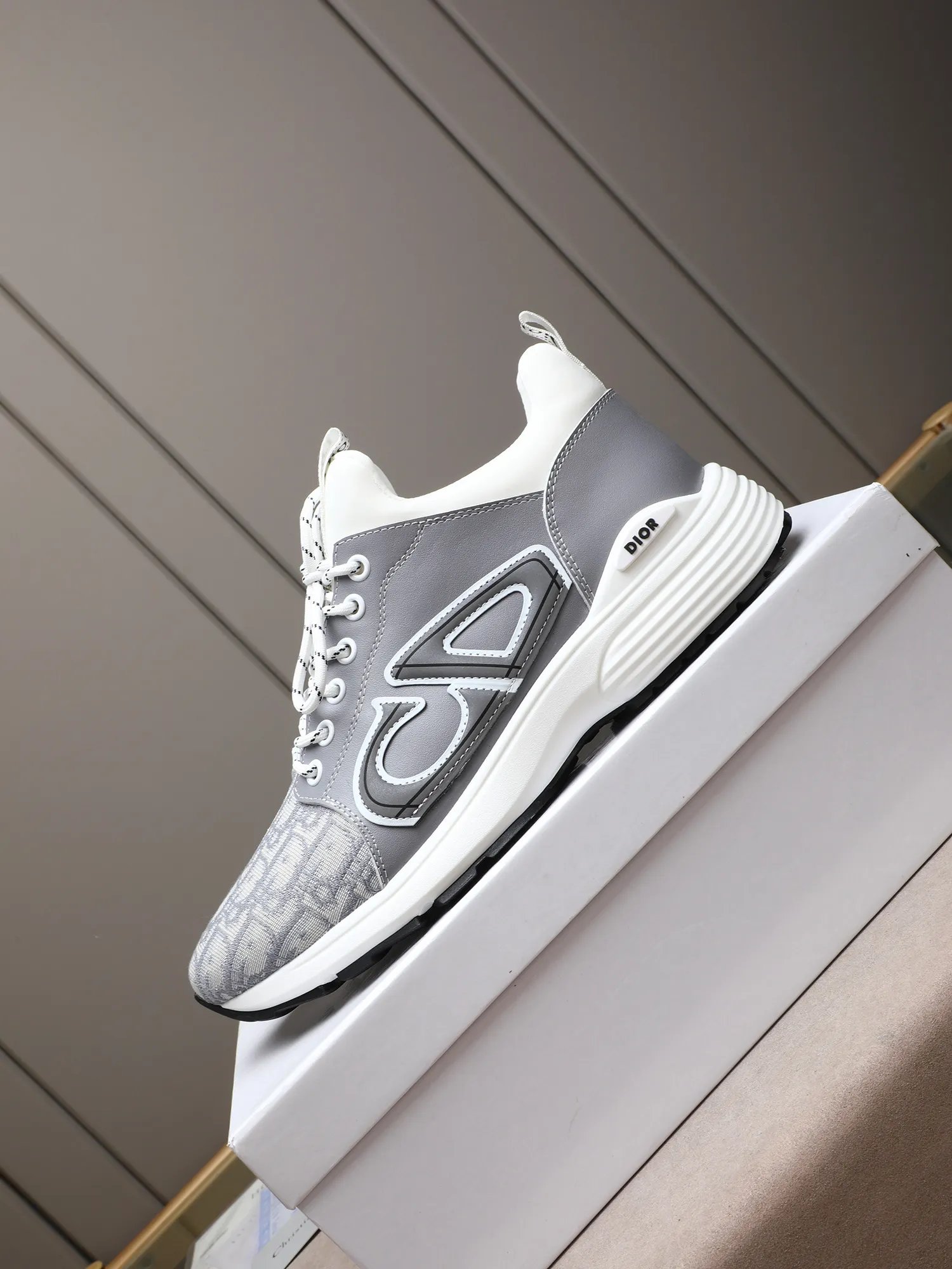 Men's shoes 💰460 💰Dior [Dior] 😘😘High-end series of casual men's shoes, simple and elegant👍👍👍The upper is made of first-layer genuine leather spliced ​​with Dior's special material [sun][sun]; imported first-layer sheepskin lining; special outsole, wear-resistant, lightweight, the overall design is harmonious and unified without lacking personality 👣🌟✨You deserve it! 5 colors😍Sizes 38~44. (45 custom-made) The picture above is a big seller🔥🔥🔥